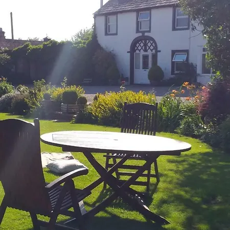 The White House Guest house 4*