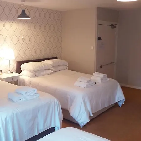 ゲストハウス The White House 4*