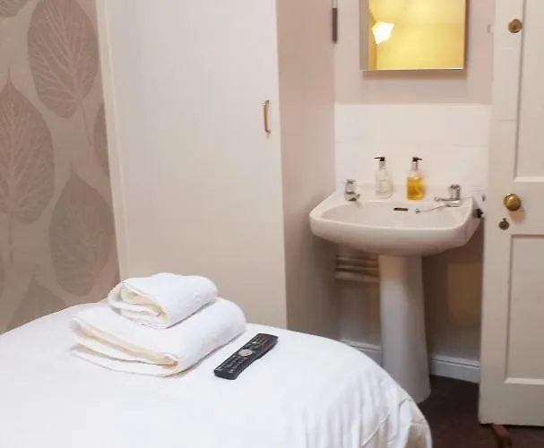 Guest house The White House